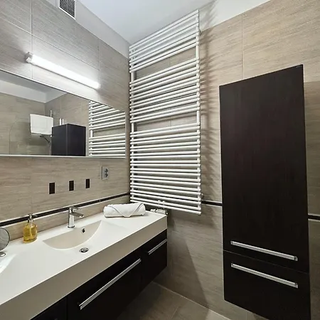 Oomph Urban Oasis 1br Escape Apartament Warszawa
