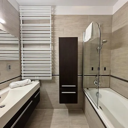 Oomph Urban Oasis 1br Escape * Warsaw