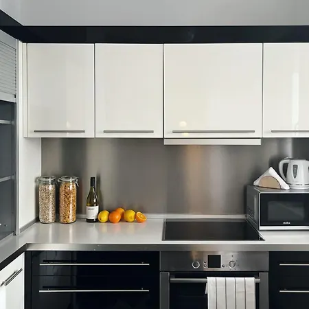 Oomph Urban Oasis 1br Escape Varsavia